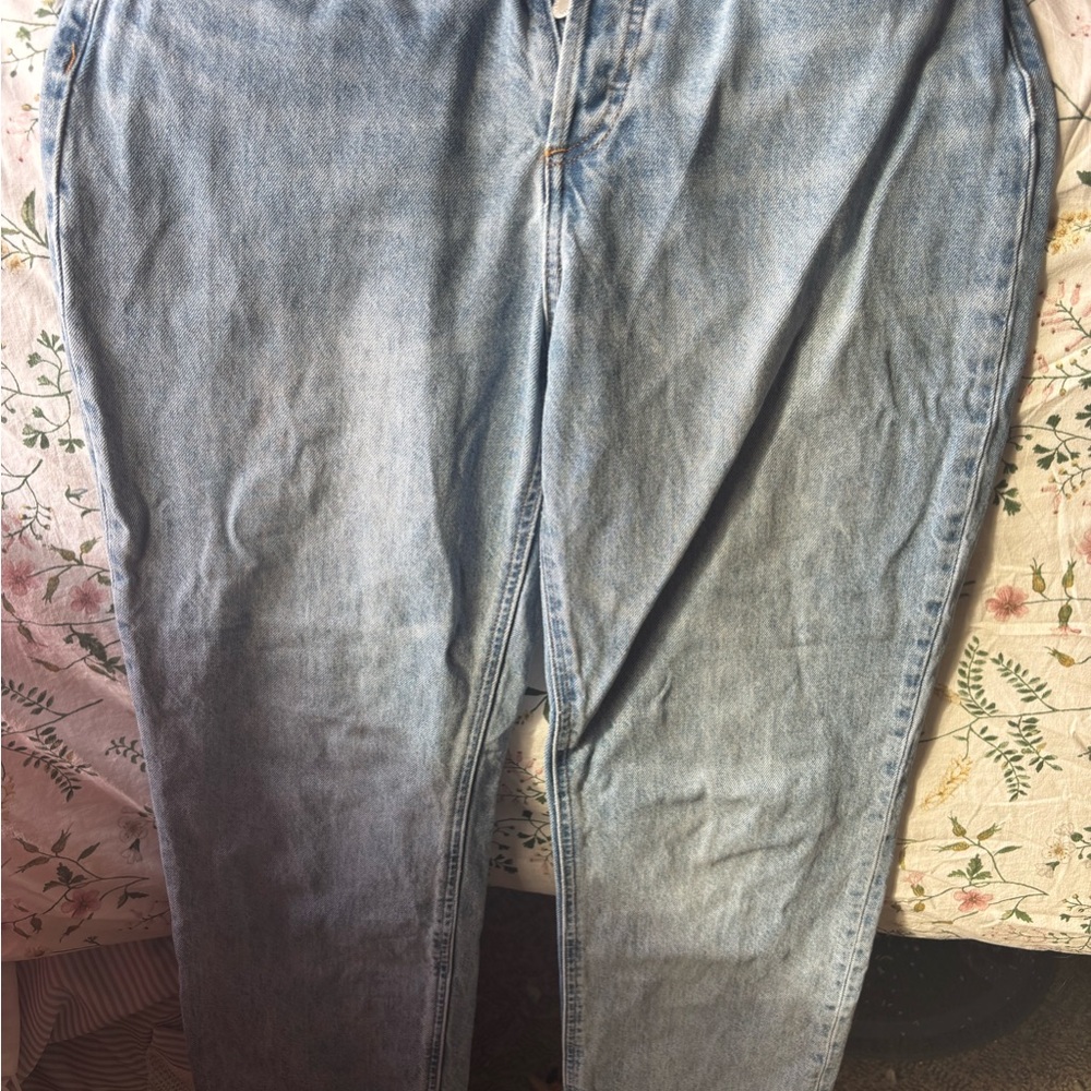 Aritzia light blue jeans